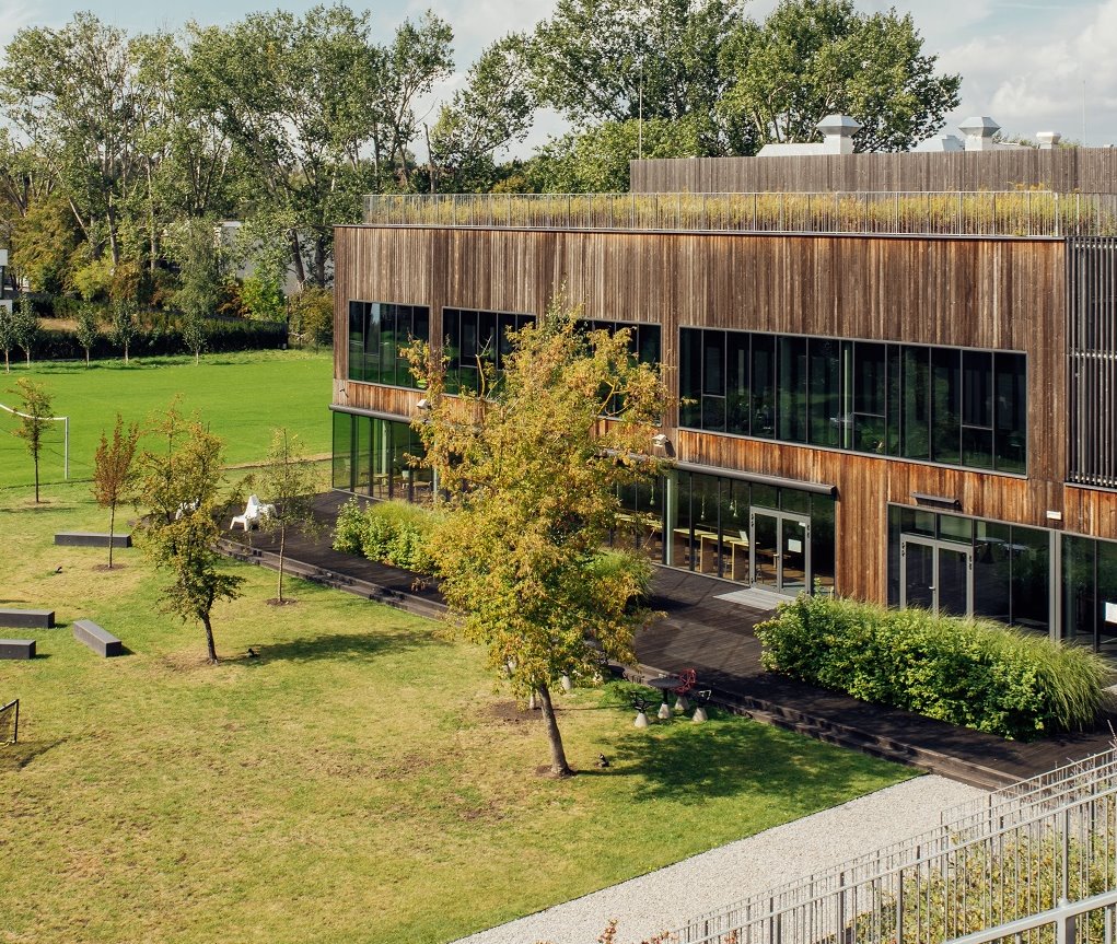 Akademeia High Shool Știri de lux