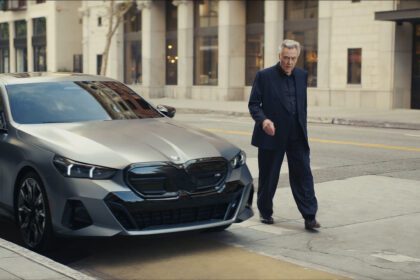 Christopher Walken dă tonul în reclama BMW și la scara Super Bowl