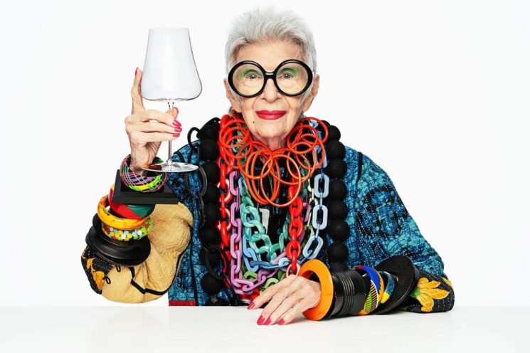 Licitație de suveniruri Iris Apfel