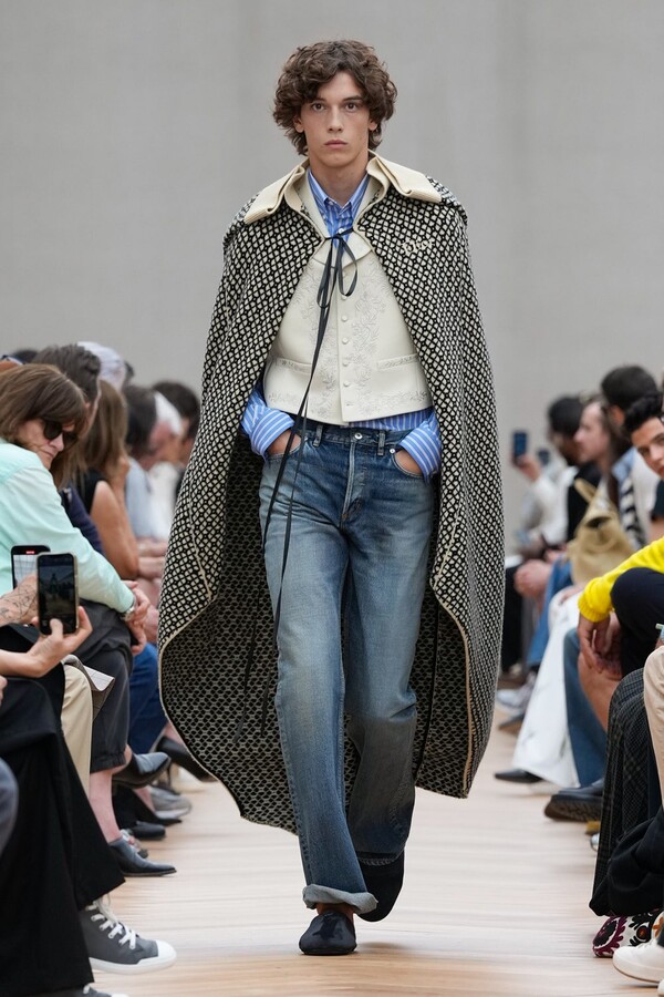 Jonathan Anderson pentru Dior2