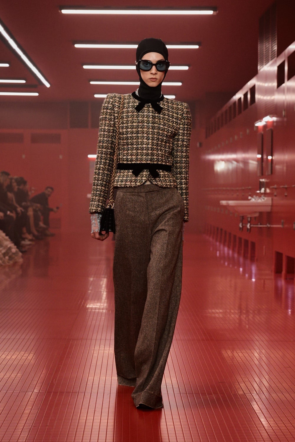 Cel mai recent spectacol Valentino se joacă cu intimitatea1