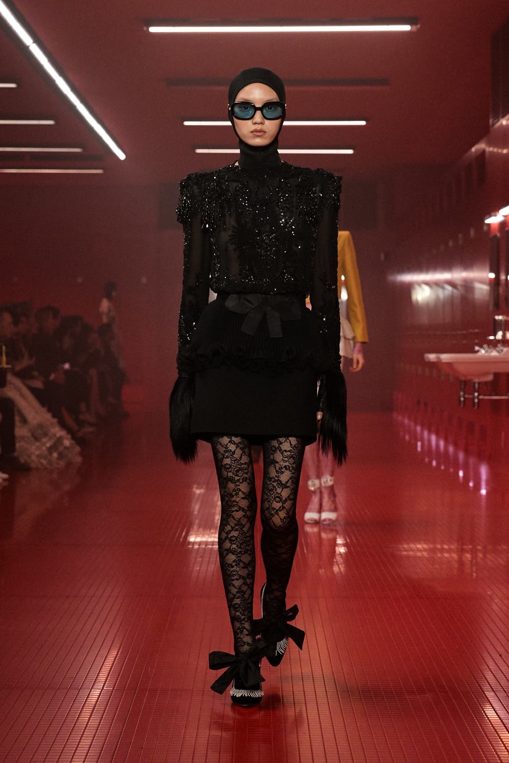 Cel mai recent spectacol Valentino se joacă cu intimitatea2