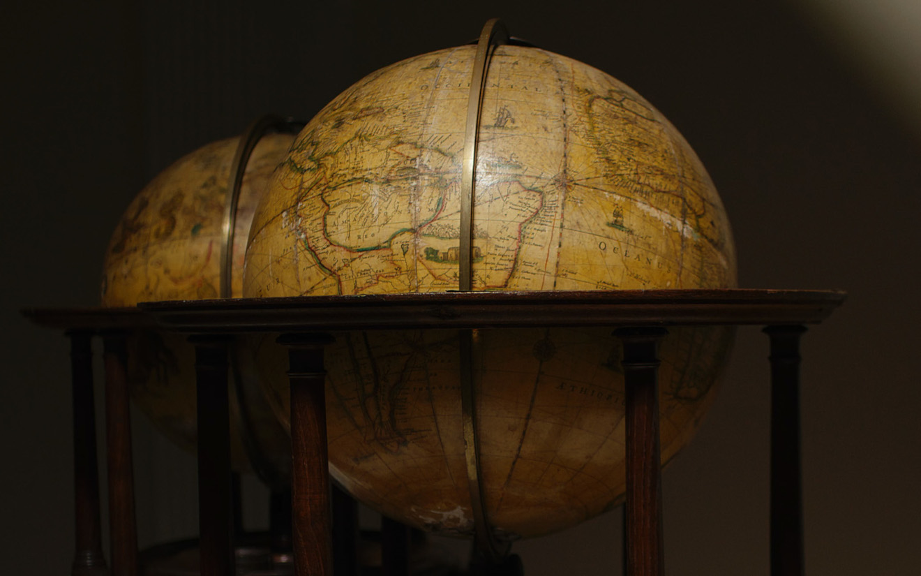 Licitație istorică de globuri în Charites