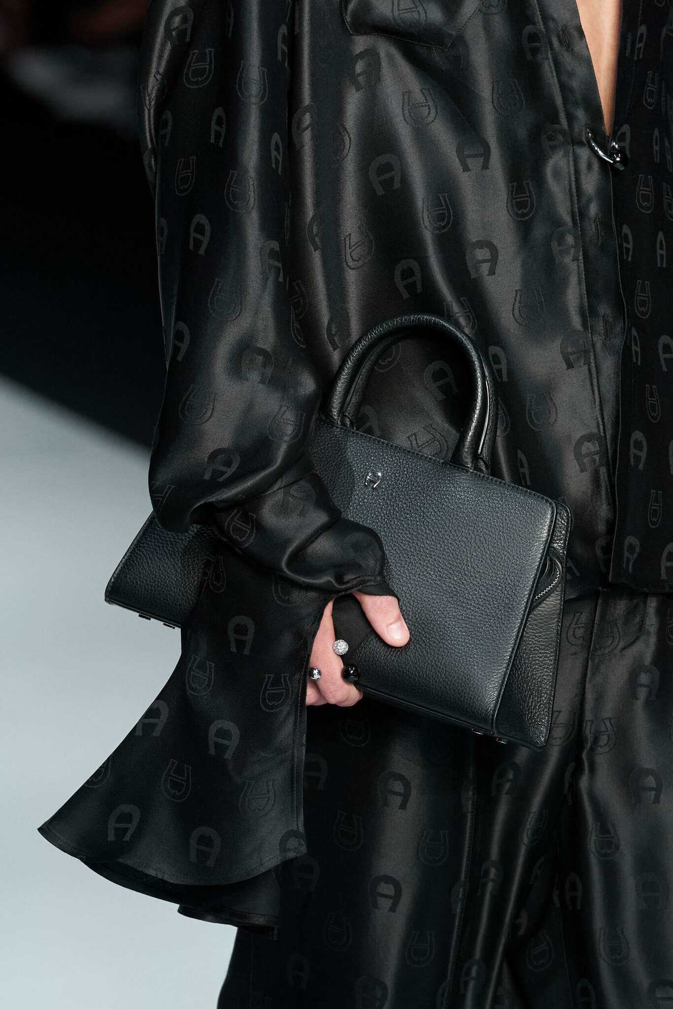 Geantă de mână prestigioasă de brand Aigner