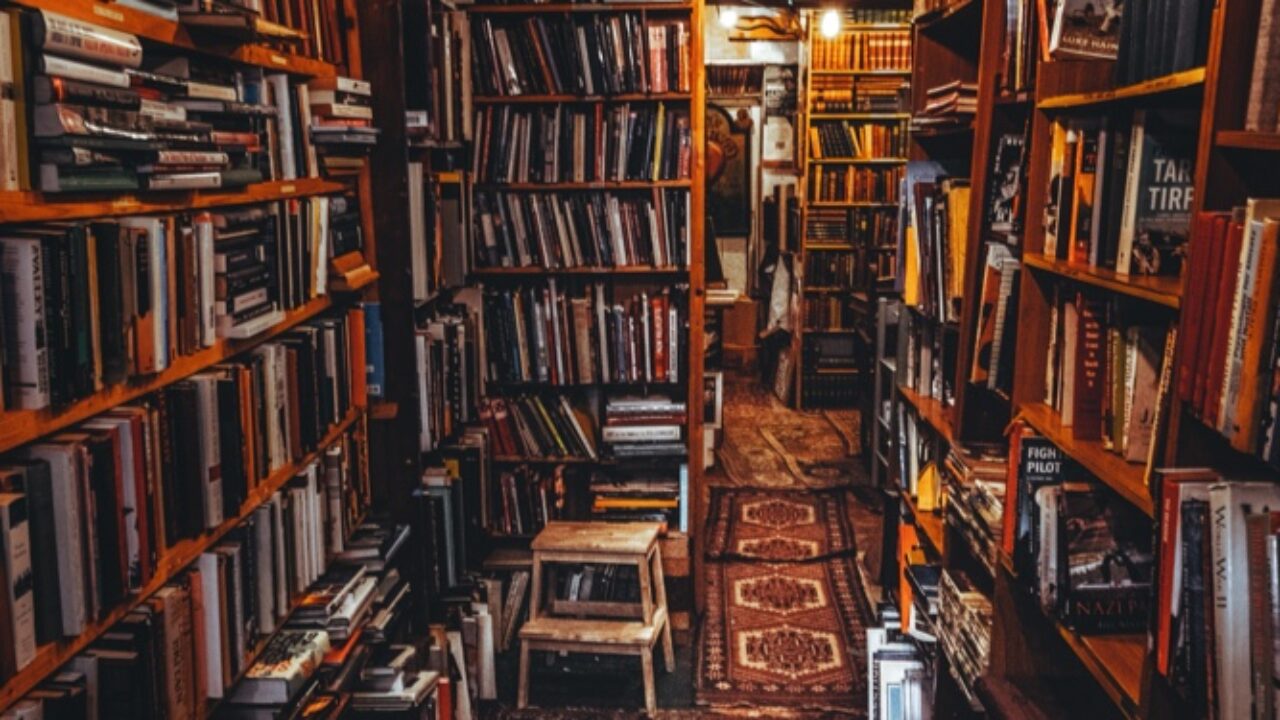 Saint Laurent Babylone cea mai elegantă librărie