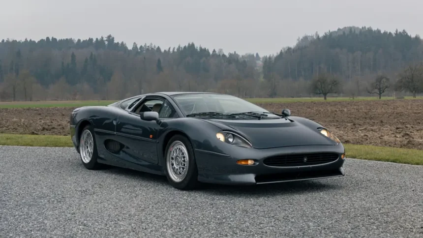 Un Jaguar Xi220 unic la licitație la Sothebys