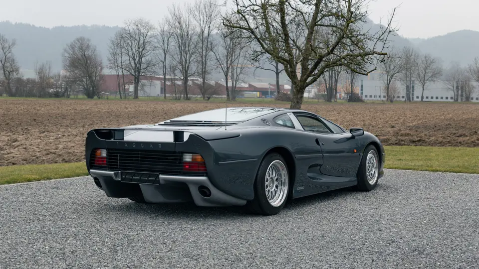 Jaguar unic Xi220 la licitație la Sothebys2