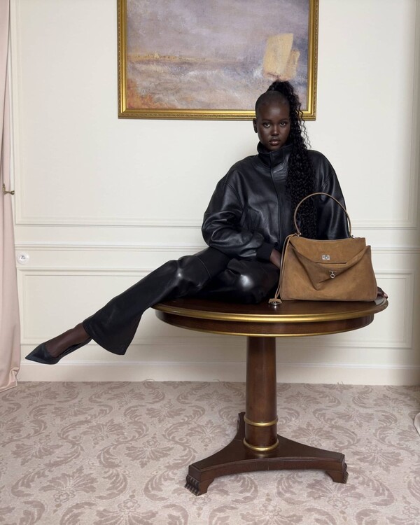 Campanie Balenciaga cu Claudia Schiffer5