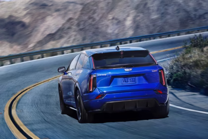 Cadillac Optiq V 2026 Lux electric cu 519 km sub capotă