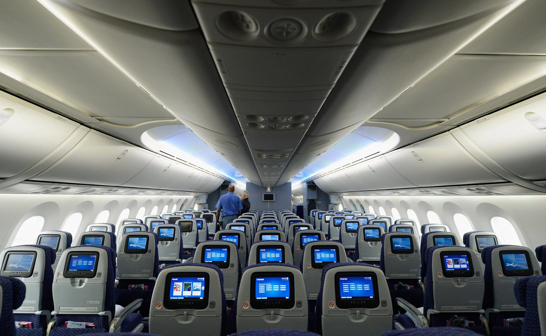 Interiorul avionului Boeing 787 Dreamliner