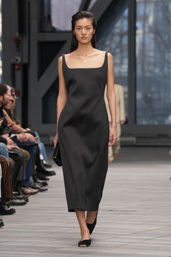 Calvin Klein &Icirc;ntre Mit și Prezent2