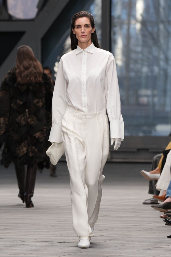 Calvin Klein &Icirc;ntre Mit Și Prezent4