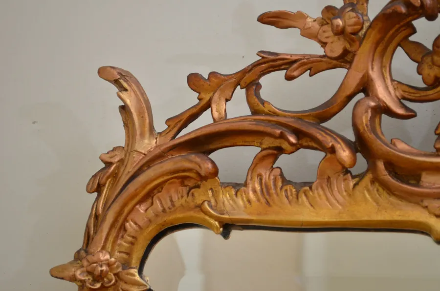 La ce tipuri de interioare se potrivesc oglinzile antice