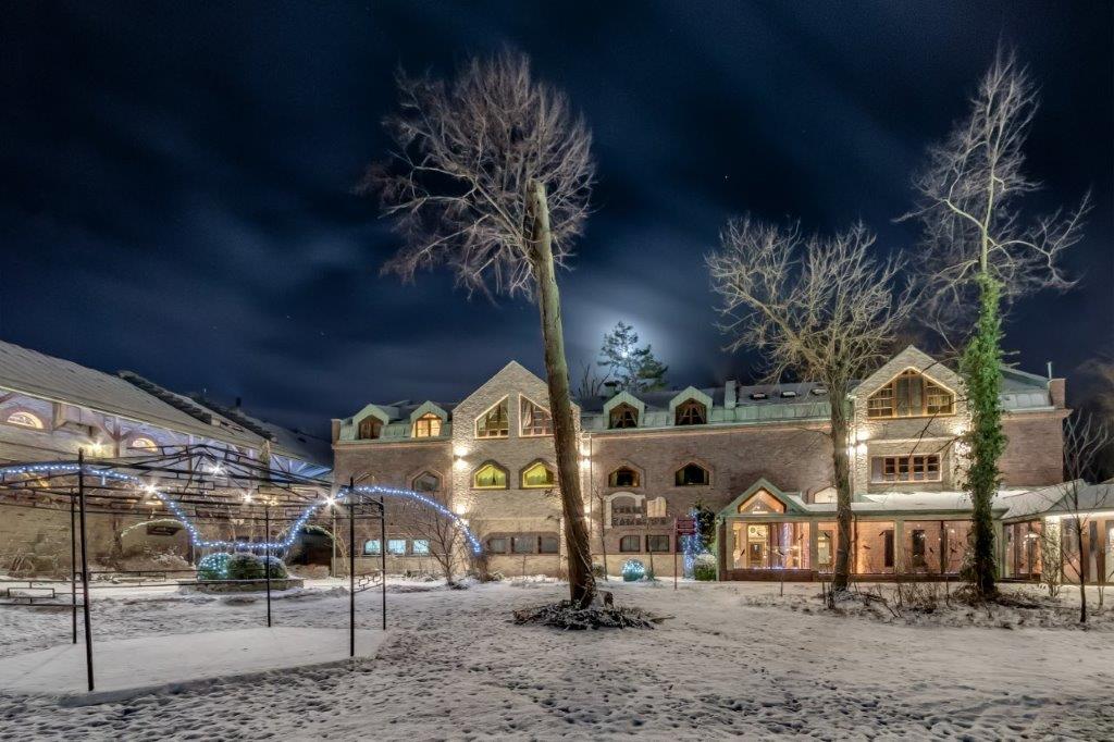 Manor House Termy Zamkowe Noaptea