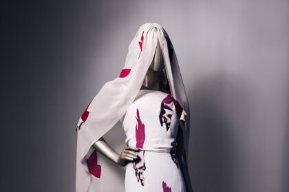 Între modă și artă: expoziția Schiaparelli la Londra2