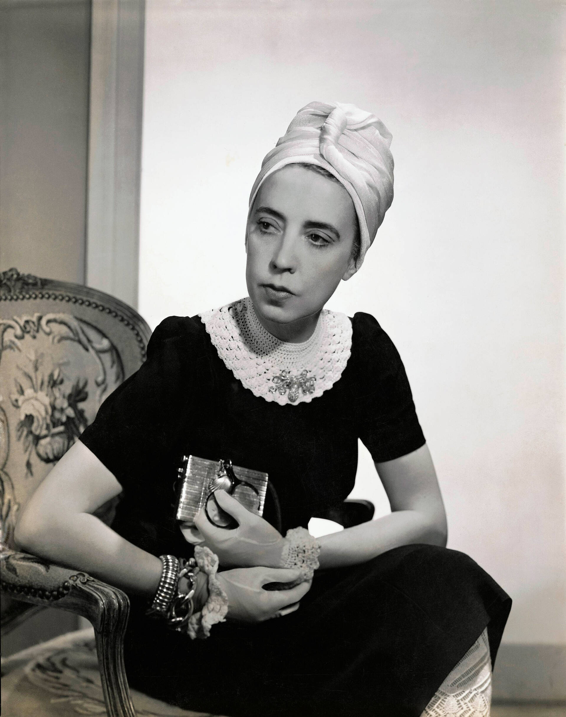 Între Modă și Artă: Expoziția Schiaparelli la Londra3