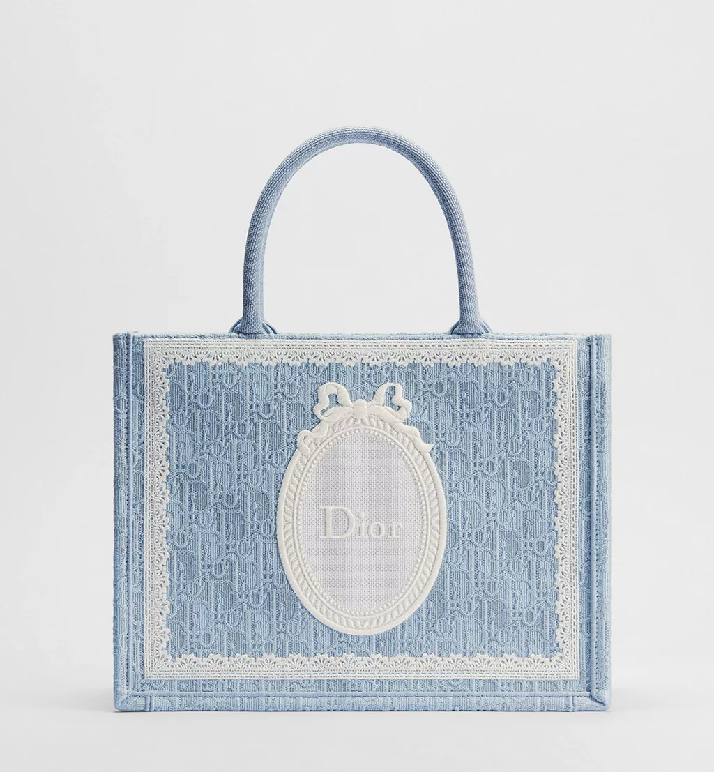 Dior Book Tote Când Cartea Devine Modă61